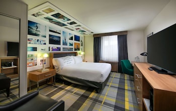 Room, 1 Queen Bed (Campus)