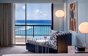Room, 1 King Bed, Oceanfront (Diamond Head)