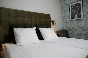 Room (Compact Single)