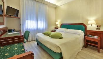 Standard Room, 1 Queen Bed