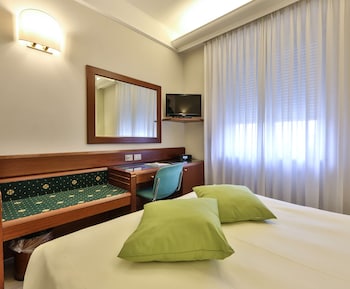 Standard Room, 1 Queen Bed