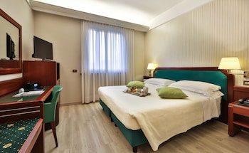 Standard Room, 1 Queen Bed