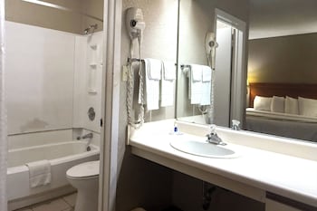 Room, 1 King Bed, Non Smoking, Kitchenette