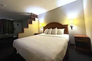 Room, 1 King Bed, Non Smoking, Kitchenette