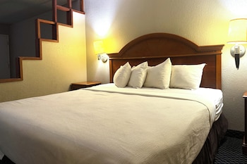 Room, 1 King Bed, Non Smoking, Kitchenette