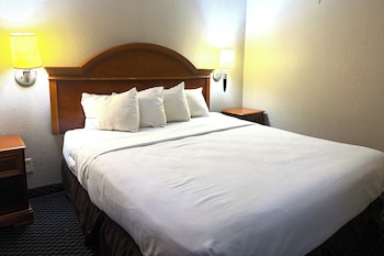 Room, 1 King Bed, Non Smoking, Kitchenette