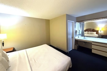 Room, 1 King Bed, Smoking