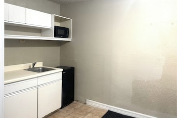 Room, 1 King Bed, Non Smoking, Kitchenette