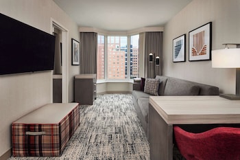 Suite, 1 Queen Bed, Accessible, Bathtub (Mobility Accessible, 2 Room Suite)