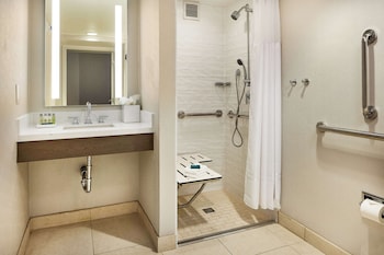 Deluxe Studio Suite, 1 King Bed, Accessible (Mobility/Hearing, Roll-in Shower)