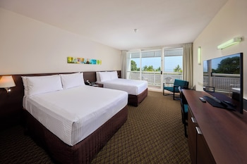2 Double Beds Premium Seaview