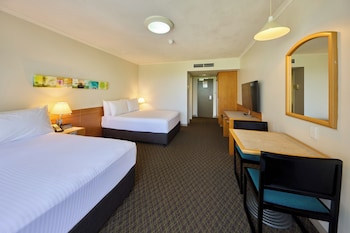 2 Double beds standard with Sea View