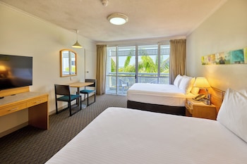 2 Double beds standard with Sea View