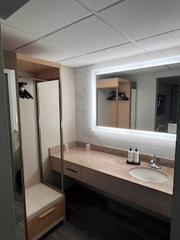 Standard Room, 1 King Bed