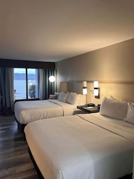 Deluxe Room, 2 Queen Beds, Non Smoking (Lakefront)