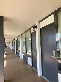 Deluxe Room, 1 King Bed, Non Smoking, Lake View