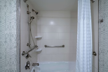 Suite, 1 King Bed with Sofa bed, Accessible, Bathtub (Mobility & Hearing)