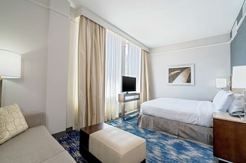 Studio Suite, 1 King Bed with Sofa bed, Non Smoking (with Shower)