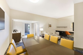 Executive Suite, 1 King Bed with Sofa bed, Non Smoking