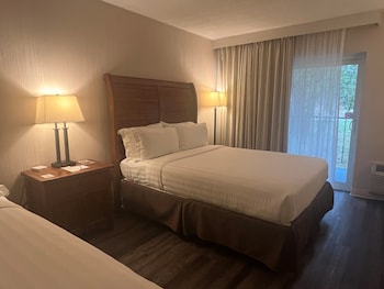Room, 2 Queen Beds, Non Smoking, Balcony