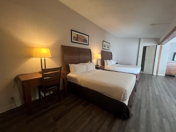 Suite, Multiple Beds, Non Smoking (2 Queen Beds & 1 Sofa Bed)