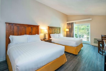 Room, 2 Queen Beds, Non Smoking, Balcony