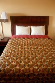 Deluxe Room, 1 King Bed, Non Smoking, Refrigerator & Microwave
