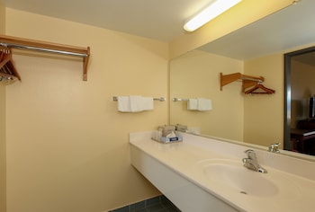 Deluxe Room, 2 Queen Beds, Non Smoking, Refrigerator & Microwave