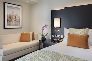 Standard Room, 1 King Bed, Accessible, Garden View (Club Lounge Access)