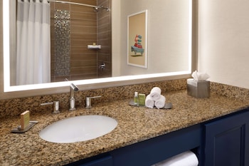 Studio, 1 Queen Bed, Accessible, Bathtub