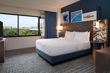 Studio, 1 Queen Bed, Accessible, Bathtub