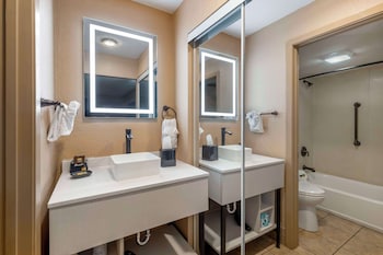 Standard Room, 1 Queen Bed, Non Smoking, Refrigerator