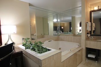 Suite, 1 King Bed with Sofa bed, Non Smoking
