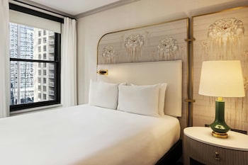 Deluxe Room, 2 Queen Beds, City View (Mobility/Hearing Access, Roll-in Shwr)