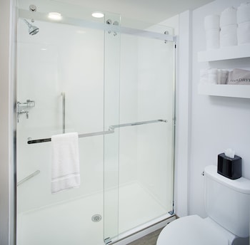 Room, 1 King Bed, Accessible, Non Smoking (hearing accessible)