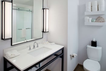 Room, 2 Queen Beds, Accessible, Non Smoking (hearing accessible)