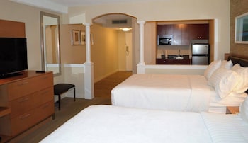 Junior Studio Suite, 2 Queen Beds, Non Smoking, Kitchenette