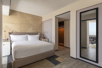 Executive Suite, 1 King Bed, Sea View