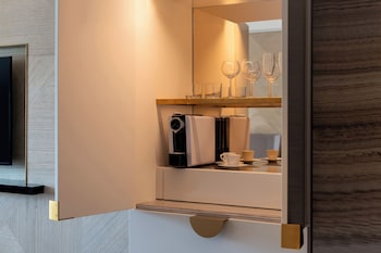 Deluxe Room, 1 King Bed, Sea View (King)