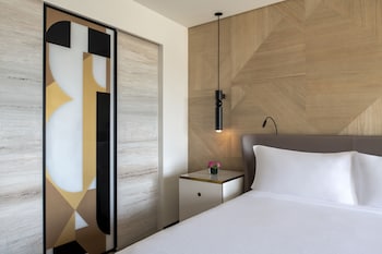 Deluxe Room, 1 King Bed, Sea View (King)