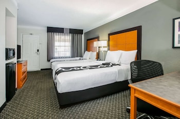 Deluxe Suite, Multiple Beds, Non Smoking (Deluxe Family Suite)