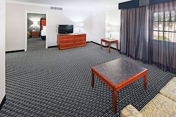 Suite, 1 King Bed, Non Smoking