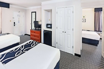 Deluxe Suite, Multiple Beds, Non Smoking (Deluxe Family Suite)