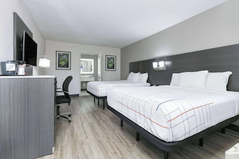 Room, 2 Double Beds, Accessible, Non Smoking (Mobility, Tub w/ Grab Bars)