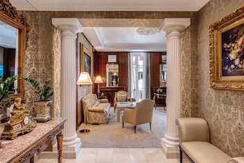 Deluxe Suite (Grand Forum)