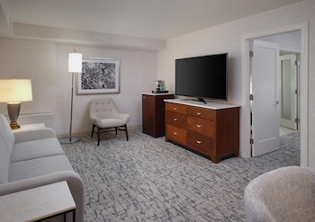 Junior Suite, 1 Queen Bed