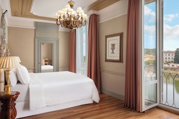 Deluxe Room, 1 King Bed, River View