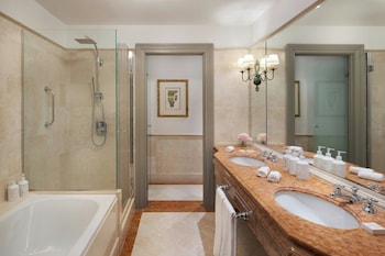 Grand Suite, 1 King Bed, River View