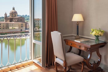Premium Room, 1 King Bed, River View
