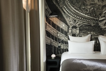 Deluxe Suite (Parisienne)